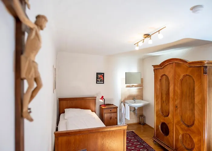 Gaestehaus Benediktinerstift Goettweig - Bed & Breakfast Monastery