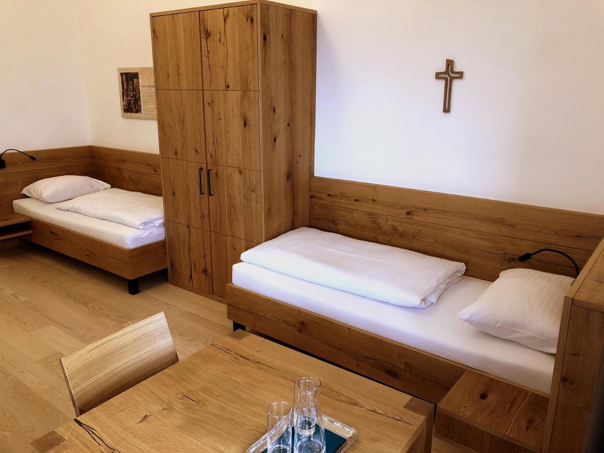 Gaestehaus Benediktinerstift Goettweig - Monastery Bed & Breakfast