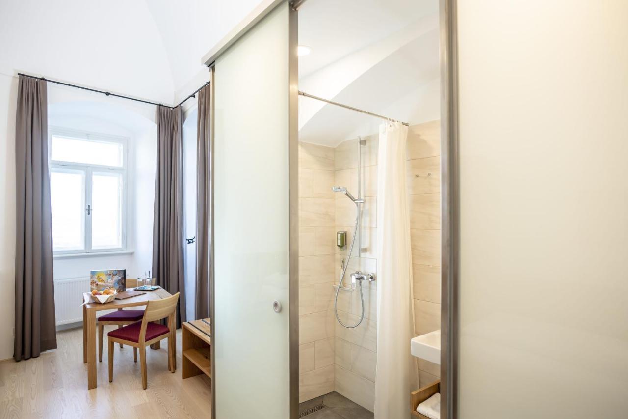 Gaestehaus Benediktinerstift Goettweig - Monastery Bed & Breakfast *
