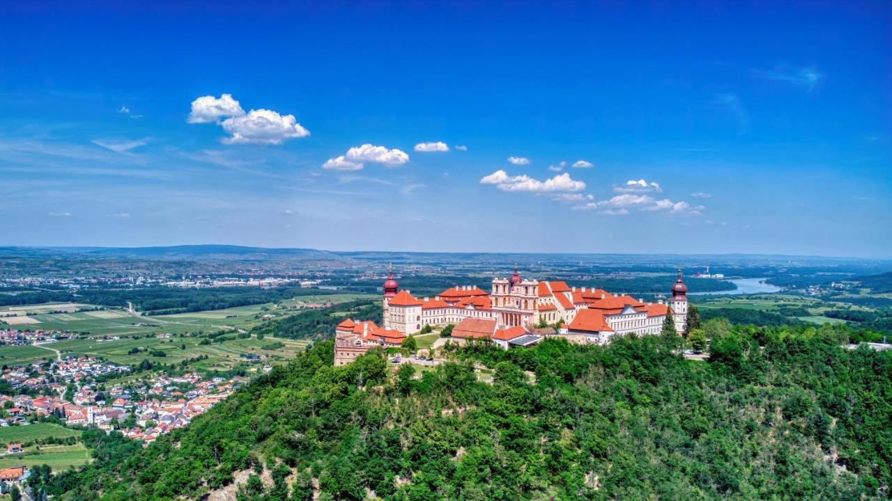 Gaestehaus Benediktinerstift Goettweig - Monastery Bed & Breakfast Furth bei Gottweig