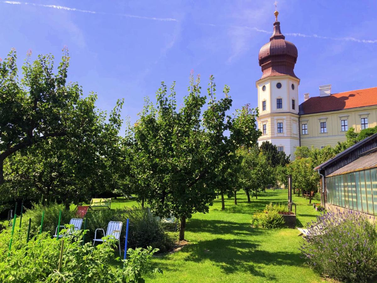 Gaestehaus Benediktinerstift Goettweig - Monastery Bed & Breakfast Furth bei Gottweig