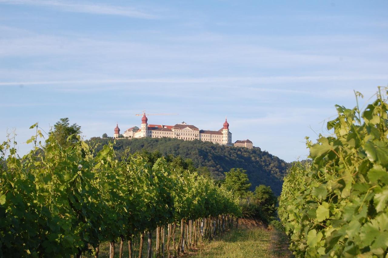 Gaestehaus Benediktinerstift Goettweig - Monastery Bed & Breakfast *