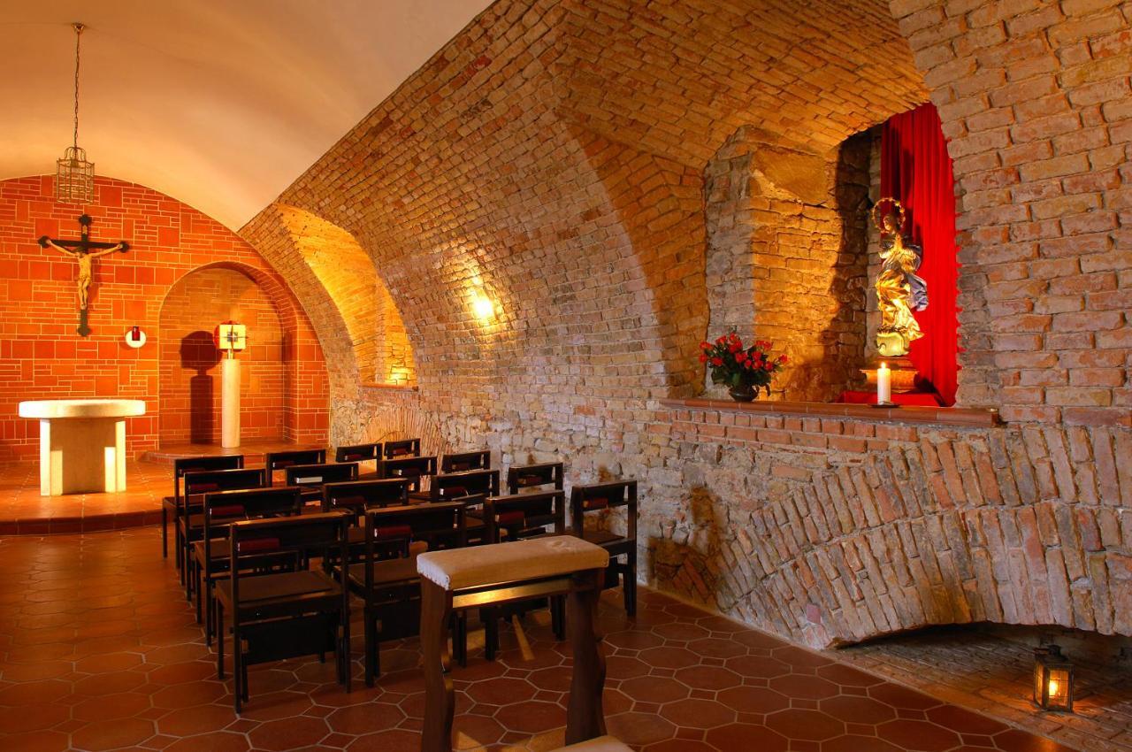 Gaestehaus Benediktinerstift Goettweig - Monastery Bed & Breakfast